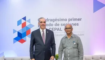 Abinader aborda crisis de Haití y democracia regional con secretario general de la OEA
