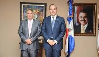 Ministro de Industria y Comercio recibe visita de diplomático cubano
