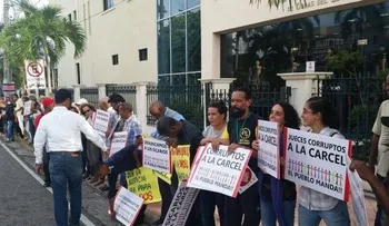 Vuelven a realizar cadena humana sorpresa frente a la OISOE