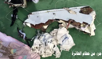 Investigadores de EgyptAir están reparando la caja negra