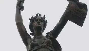 Británico descubre bajo su cama una corona de oro de la Antigua Grecia