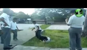 Video: Niños golpean y enjaulan a su compañero discapacitado en México 
