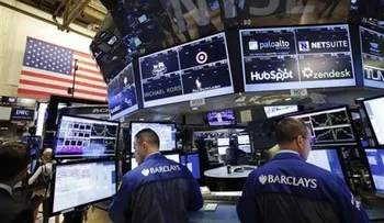 Bolsa de Nueva York cierra a la baja tras falla técnica 