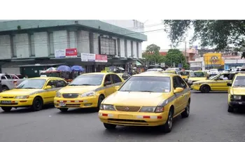 Taxistas demandan salida del país de Uber