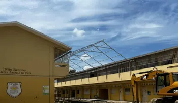 Estudiantes de Santiago siguen sin clases por retrasos en centros educativos