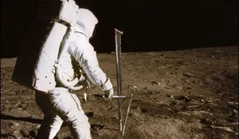 Mujer demanda a la NASA para que no le quiten polvo lunar 