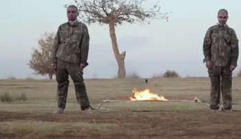 Estado Islámico difunde video en el que quema vivo a dos soldados turcos