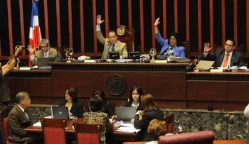 Senadores reciben 1,841 MM en 5 años 