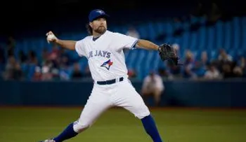 Dickey frena a su ex equipo en triunfo de Azulejos ante Mets 