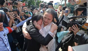 Historia que saca lágrimas de padres con hija desaparecida por 24 años; millones de personas emocionados en China
