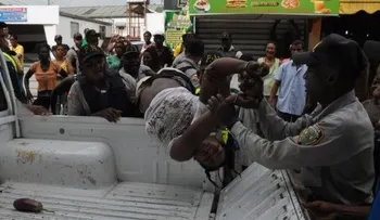 Desalojan haitianos ocupaban espacios públicos en Villas Agrícolas