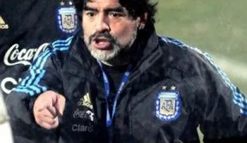 Canal de TV argentino acuerda con Maradona producir una serie sobre su vida