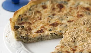 Tarta fácil de calabacín, tocineta y cebolla