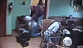 Tras golpiza a un hombre de 86 años, cierran un hogar de ancianos en EE.UU.