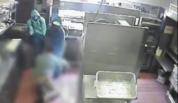 Video: Cámaras graban un violento robo en los Estados Unidos 