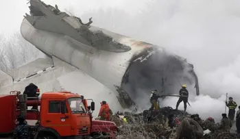 Al menos 37 muertos en un avión de carga estrellado en una zona residencial Kirguistán