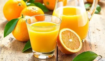 El zumo de naranja favorece el tránsito intestinal, reduce los cálculos renales y depura las toxinas