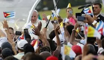 Papa Francisco llama en Cuba a servir a la gente, no a las ideas