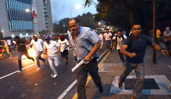 Suben a 13 muertos en calles Venezuela
