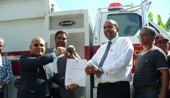 Presidencia dona camión a bomberos del municipio Polo