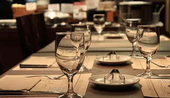 Protocolo y etiqueta para hacer una cena 