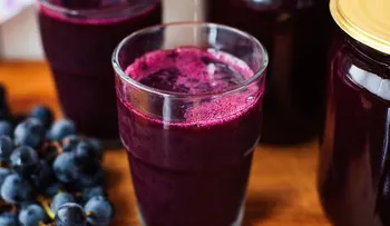Delicioso zumo antioxidante contra los radicales libres