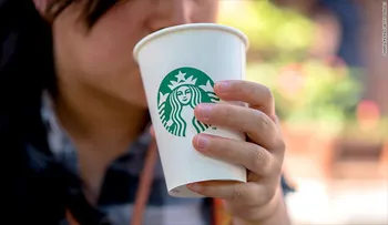 Starbucks ofrece 10 millones de dólares por ideas para hacer tasas de café reciclables