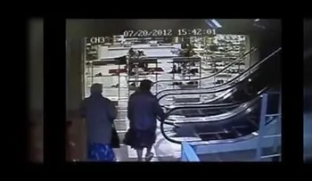 Video: Abuelita se sube al progreso