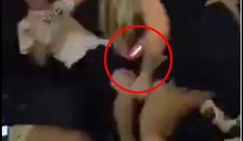 Lo encuentra con otra y mira como se venga (VIDEO)