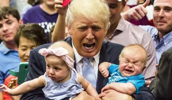 Trump echa de mitín a madre con su bebé que lloraba: "Puedes llevarte a ese bebé de aqui"  (VIDEO)