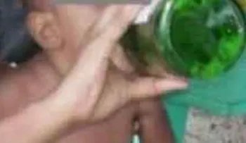 Otra mujer aparece en redes sociales dándole cerveza a un niño