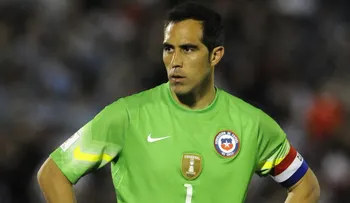 Sigue la interna en Chile: ahora acusan a Claudio Bravo de traidor