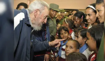 Reaparece Fidel Castro en público en La Habana