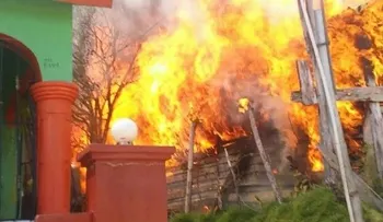Fuego destruye vivienda en Dajabón