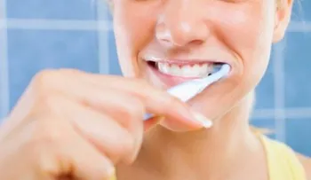 Limpiarte los dientes con vinagre