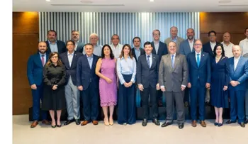 Ministro de Hacienda dialoga con sector industrial