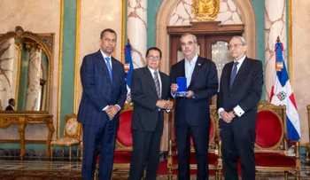 Abinader otorga condecoración póstuma a Orlando Martínez Howley