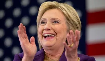 Clinton vence por la mínima a Sanders en Iowa