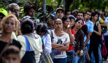La mitad de la economía de Venezuela desapareció