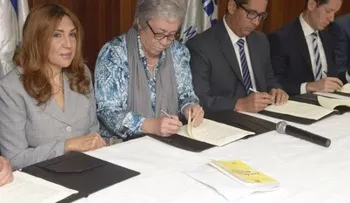 Salud Pública y licoreras acuerdan evitar venta de bebida a menores 