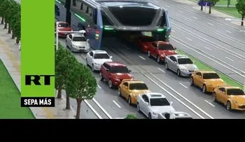 El fracaso del siglo: ¿Por qué el "autobús antiatascos" causa el caos en China? (VIDEO)