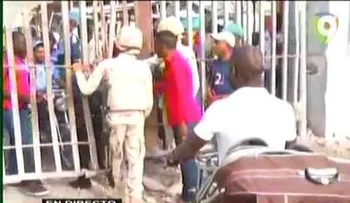 Tensión: Haitianos tratando de entrar a la República Dominicana (Video) 