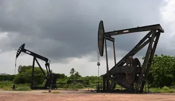 Trump anuncia acuerdo petrolero con Venezuela por 65,000 millones de barriles