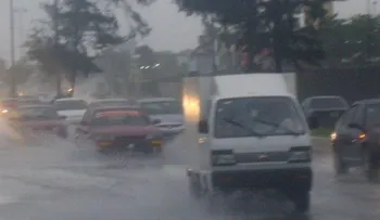 Onda tropical y vaguada seguirán causando aguaceros