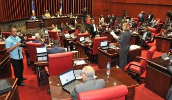Senadores danilistas y leonelistas se enfrentan 