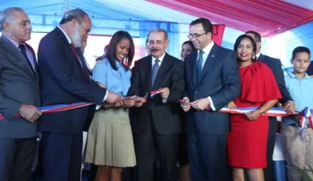 Presidente Danilo Medina inaugura liceo de 28 aulas en Esperanza, provincia Valverde