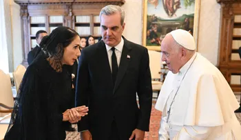 El Papa interesado en visitar RD; felicita Abinader por su reelección