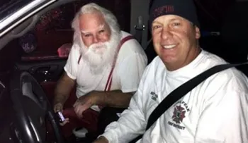 Se incendia auto de hombre disfrazado de Santa Claus en Utah