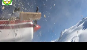 Captan momento de la colisión entre un helicóptero y una avioneta en los Alpes