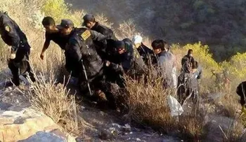 Un bus cayó por un precipicio en Perú y murieron al menos 12 policías